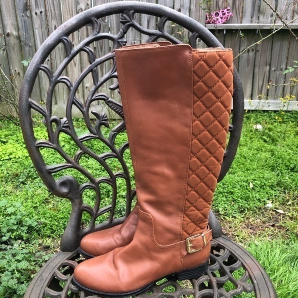 ISAAC MIZRAHI Boots w/Quilt & Buckle Detail. EUC.